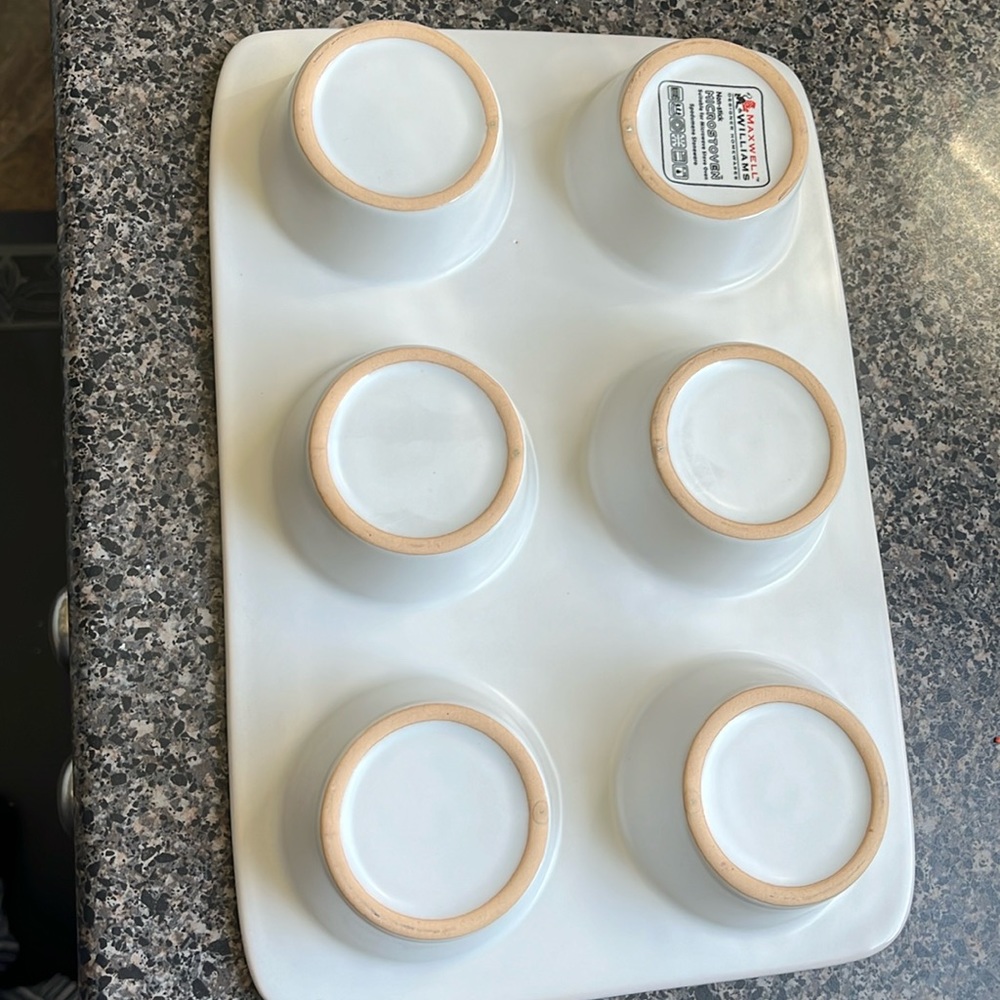 NWOT Microstoven Muffin pan M&W